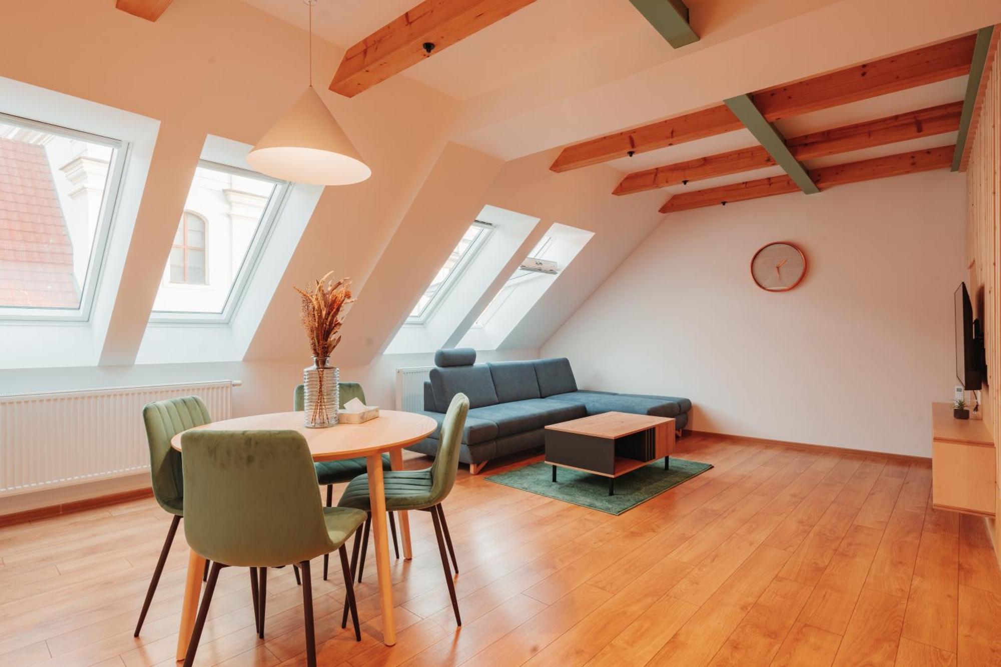 Hviezdoslavova Apartments, Trnava Centre, Parking Available Exteriör bild