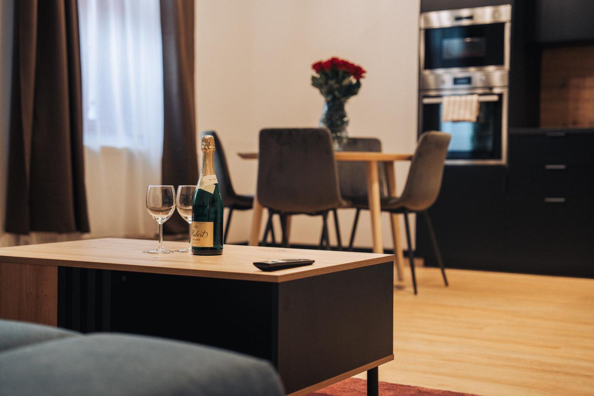 Hviezdoslavova Apartments, Trnava Centre, Parking Available Exteriör bild