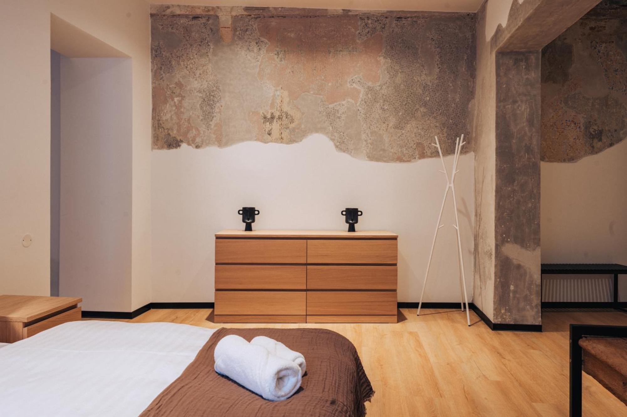 Hviezdoslavova Apartments, Trnava Centre, Parking Available Exteriör bild