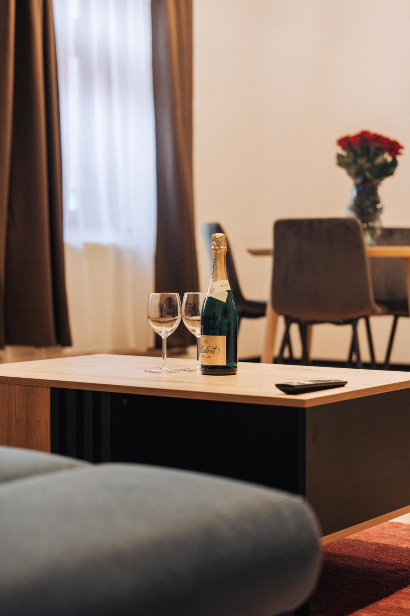 Hviezdoslavova Apartments, Trnava Centre, Parking Available Exteriör bild